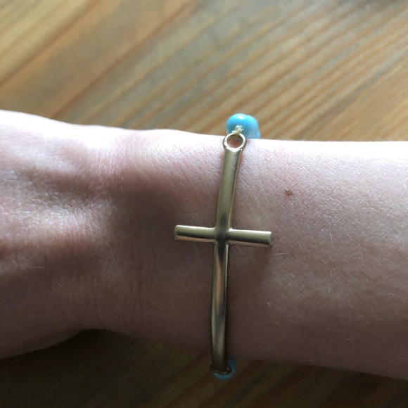 Gold colored cross with light blue beads braclet - Picture 2 of 2
